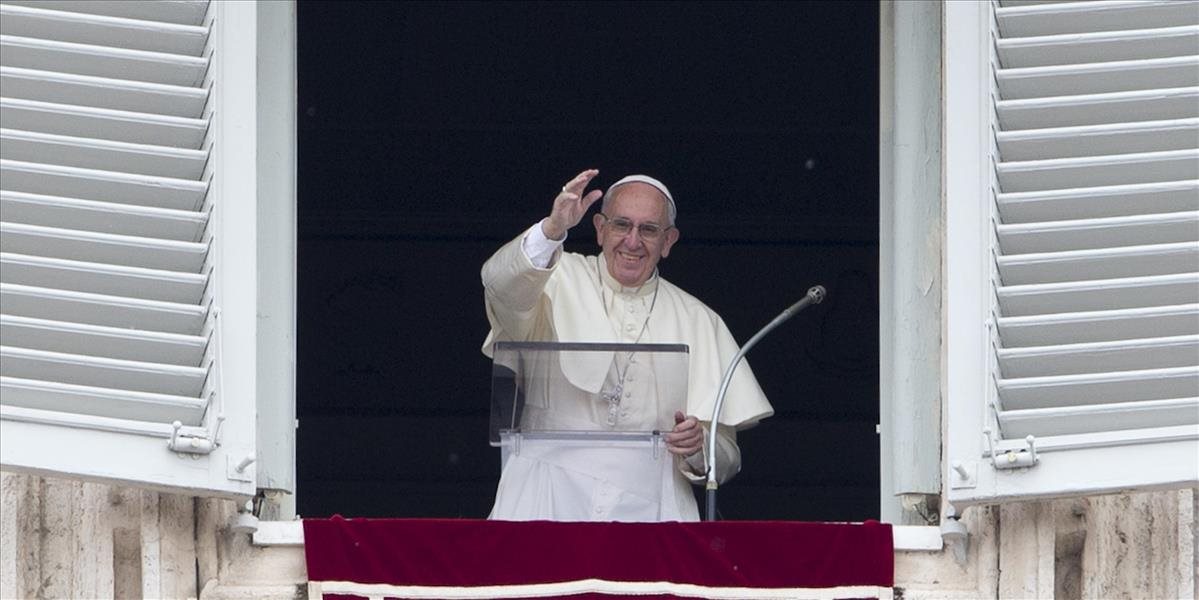 Vatikán poľavuje, pápež je ochotný zvážiť pôsobenie žien v diakonskej službe