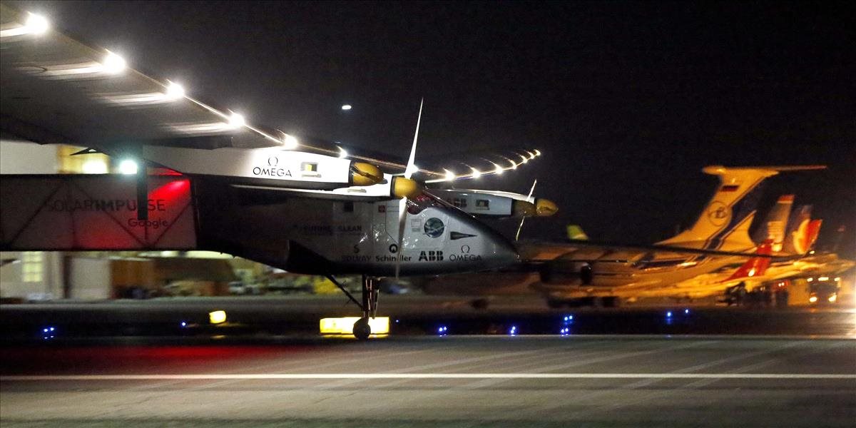 Experimentálne lietadlo Solar Impulse 2 sa vydalo na 18 hodinový let do Oklahomy