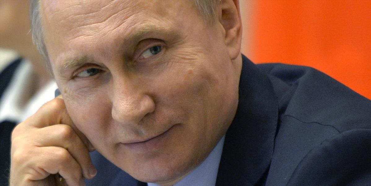 Putin sa nedostal do nového vojenského džípu - kľučka sa odtrhla