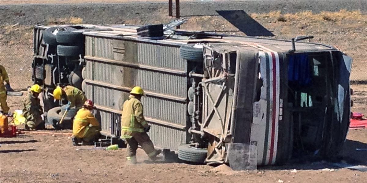 Pri nehode autobusu v Peru zomrelo najmenej 12 ľudí
