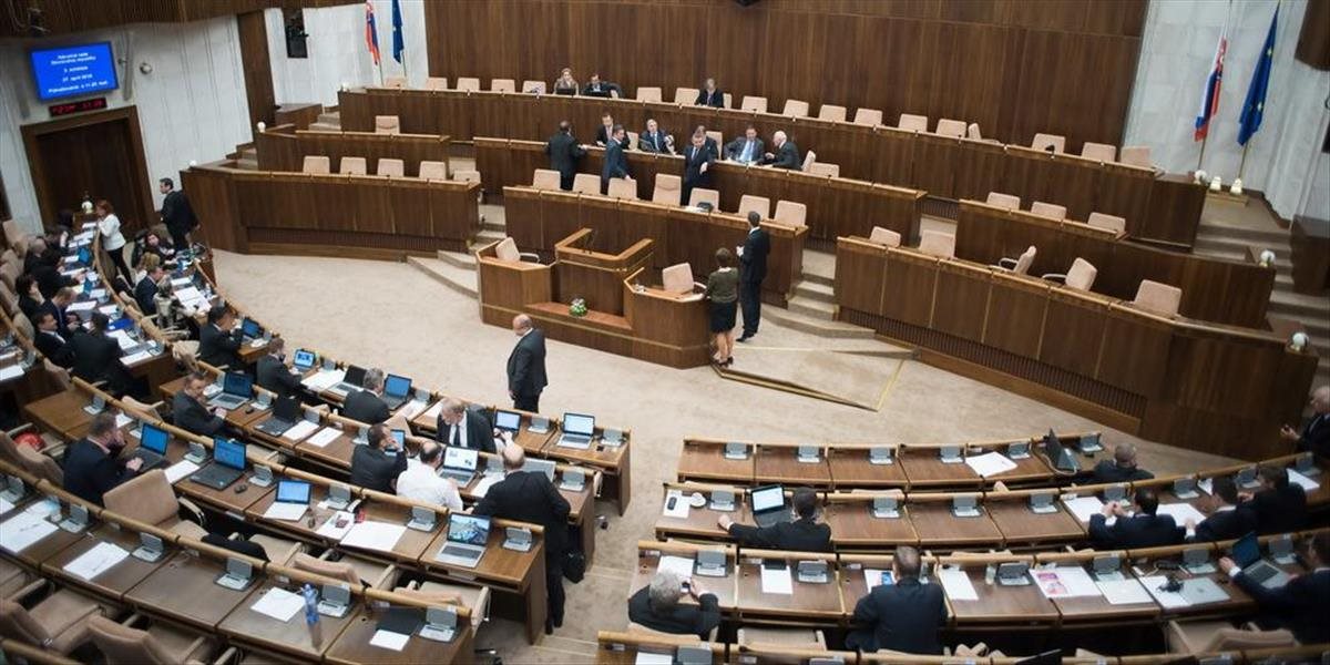 Parlamentńa schôdza bude patriť najmä opozícii, koalícia zatiaľ legislatívu nemení