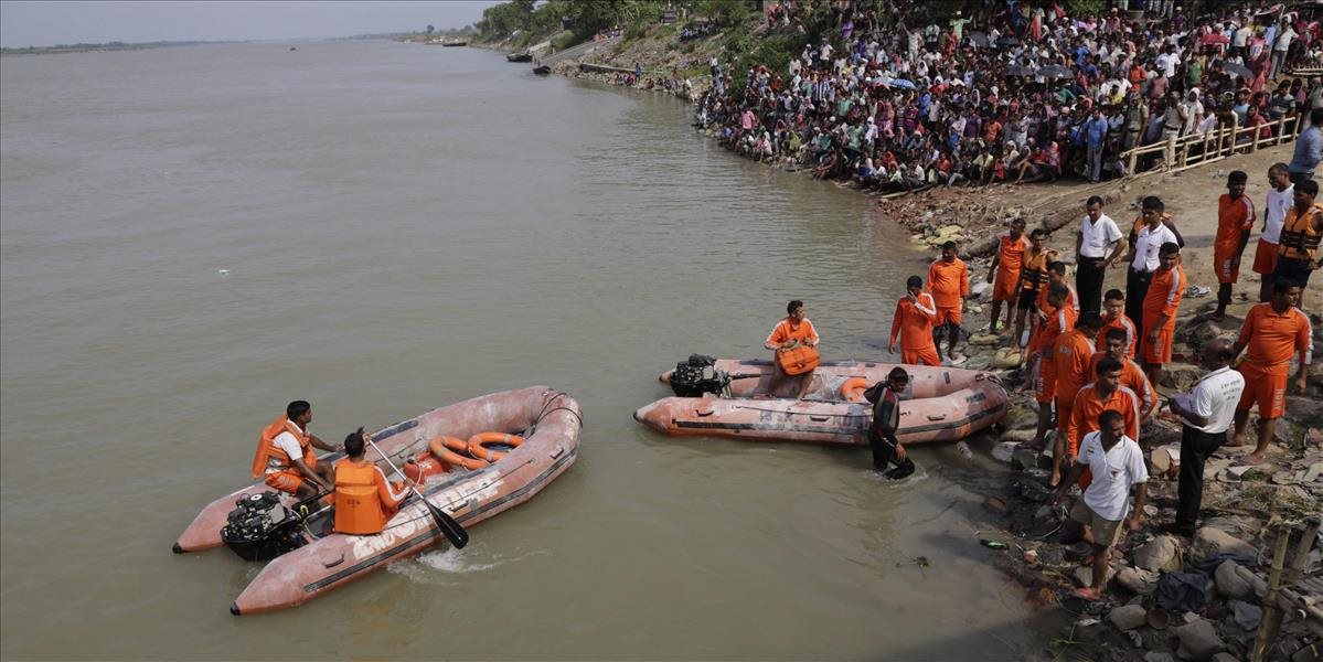 Tragický víkend: V Indii sa prevrátila preplnená loď, zahynulo 18 dedinčanov