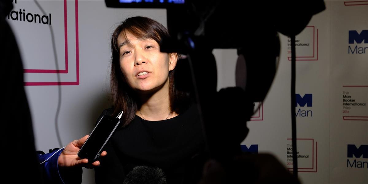 Medzinárodnú Man Bookerovu cenu získala juhokórejská spisovateľka Han Kang