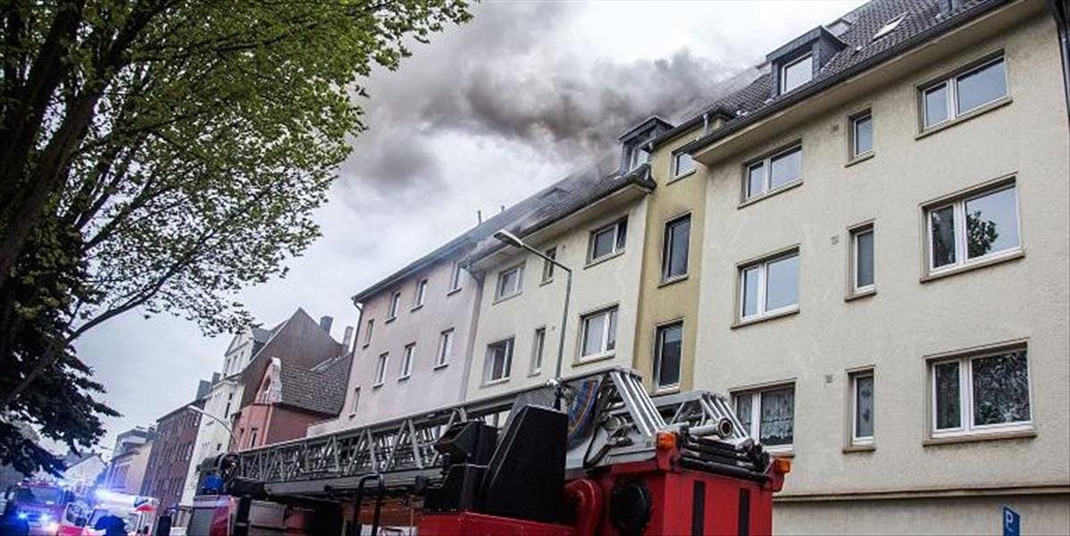 FOTO Tragédia v Nemecku: Pri požiari domu zahynuli traja ľudia vrátane dieťaťa, desiatky osôb utrpeli zranenia