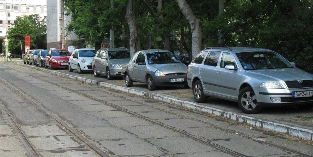 Bratislavská Rača schválila návrh VZN k jednotnej parkovacej politike