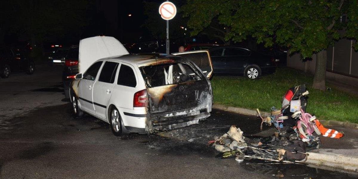 Objasnili požiar áut, obvinili dvoch Bratislavčanov