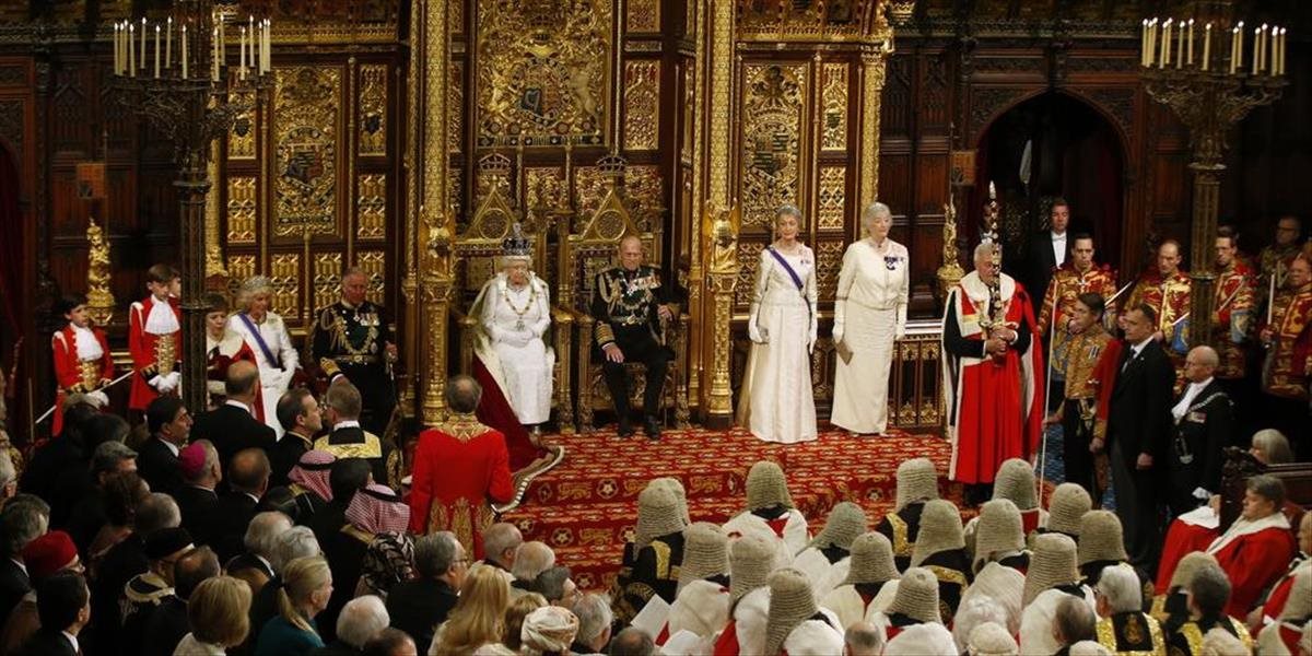 Kráľovná Alžbeta II. slávnostne otvorila zasadanie parlamentu