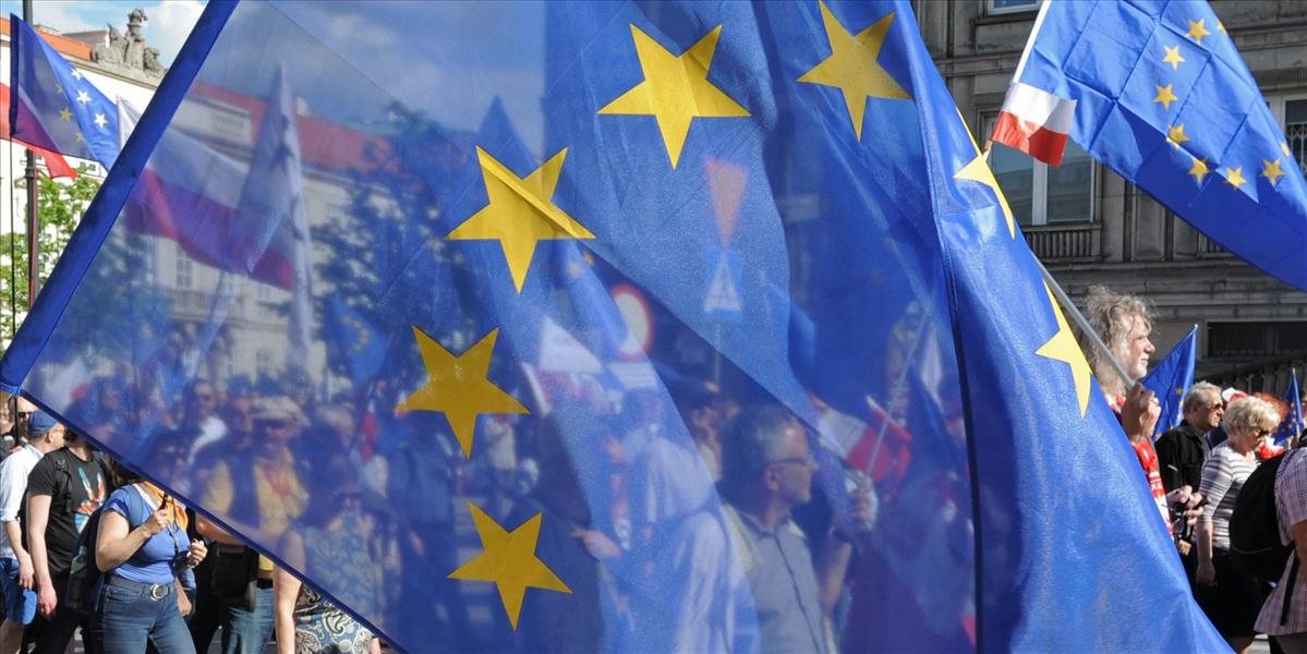 EK varovala Poľsko pred ohrozovaním vlády zákona, na budúci týždeň chce konať
