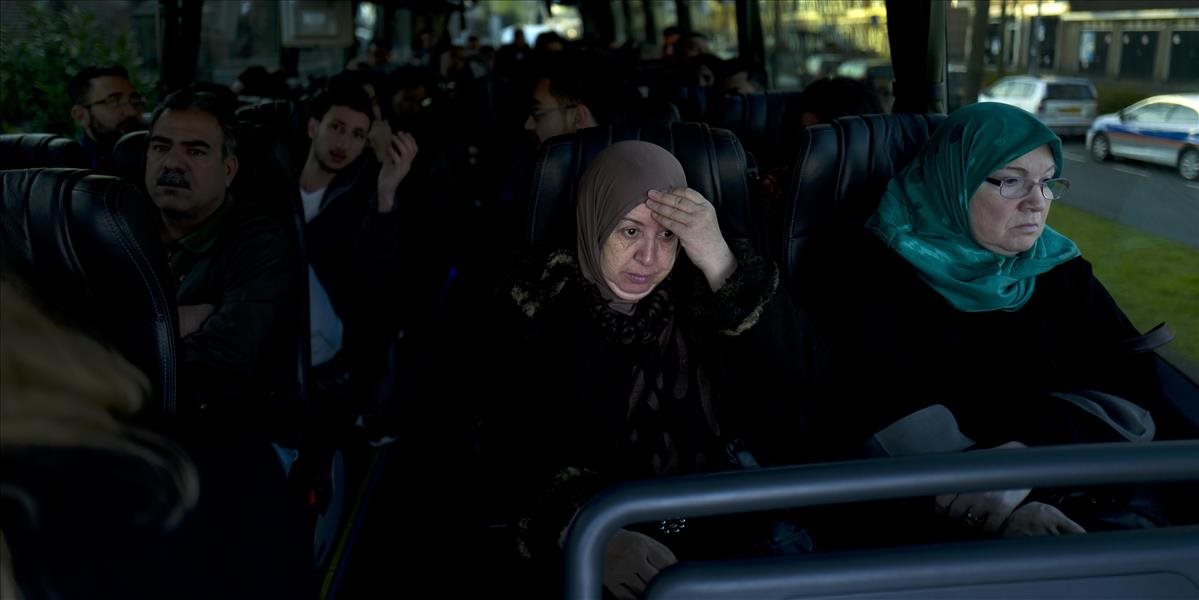 Bulhari vo vlaku na ceste z Turecka do Nemecka zadržali skupinu utečencov zo Sýrie