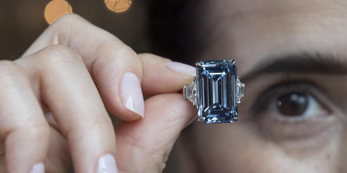 VIDEO Diamant Oppenheimer Blue vydražili za rekordných 51,3 milióna eur