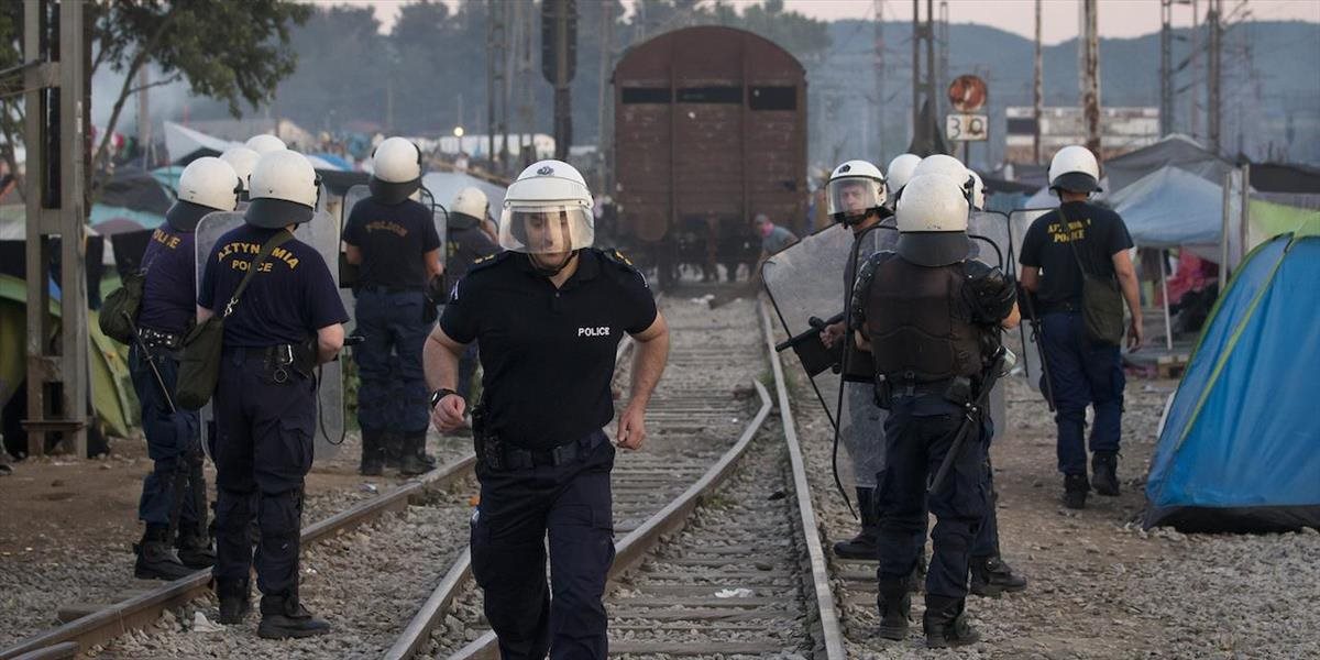 Grécka polícia zahnala protestujúcich migrantov na hranici s Macedónskom