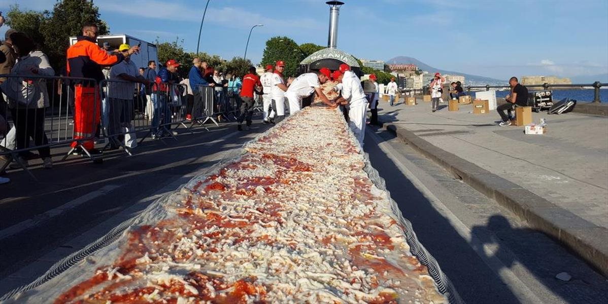 FOTO V Neapole vyrobili pizzu dlhú takmer dva kilometre