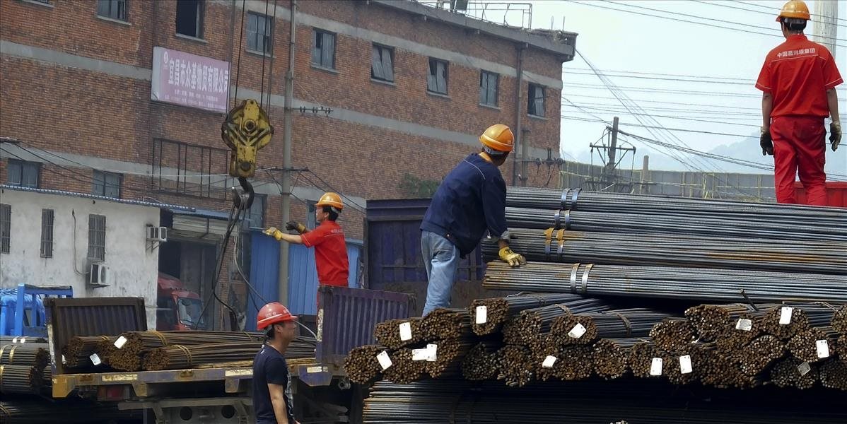 Čína vyčlení desiatky miliárd jüanov na zníženie produkcie ocele a uhlia