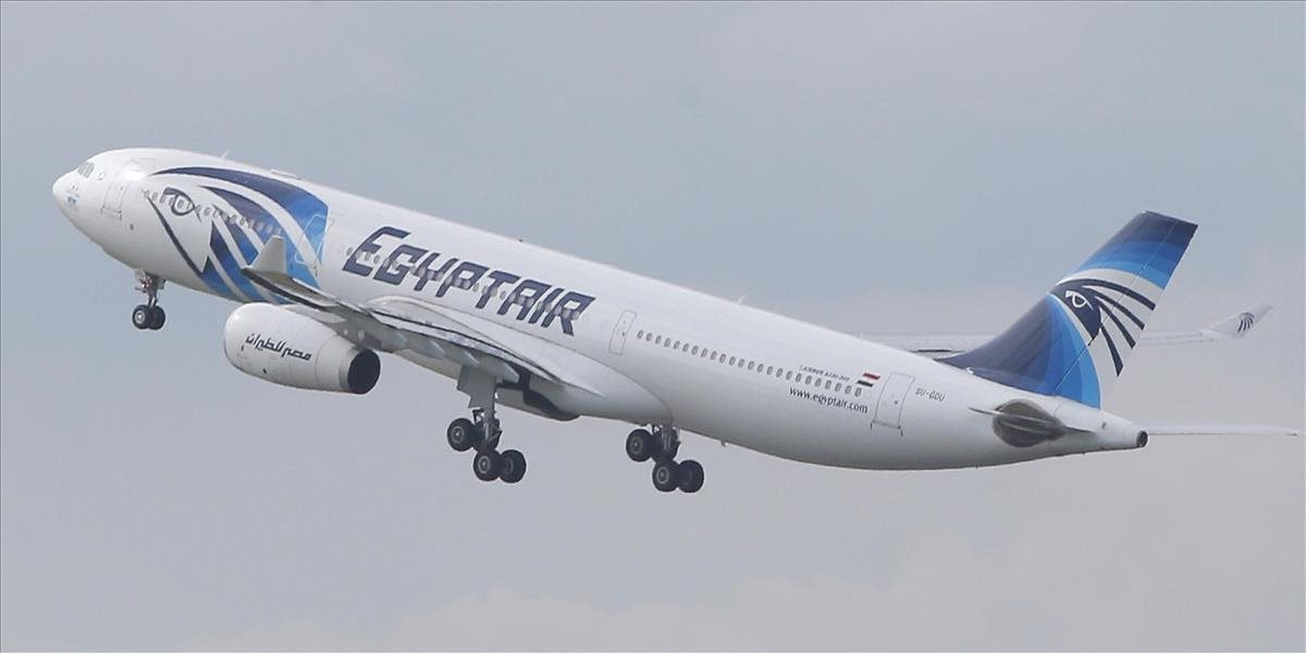 Medzi troskami lietadla EgyptAir sa našla časť tela, sedadlá a batožina, teroristický útok čiastočne vylúčili