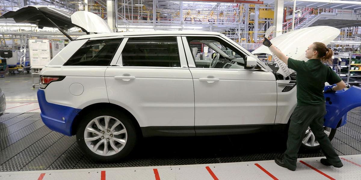 Bitka o Jaguar Land Rover: O prácu v automobilke sa uchádza obrovský počet ľudí