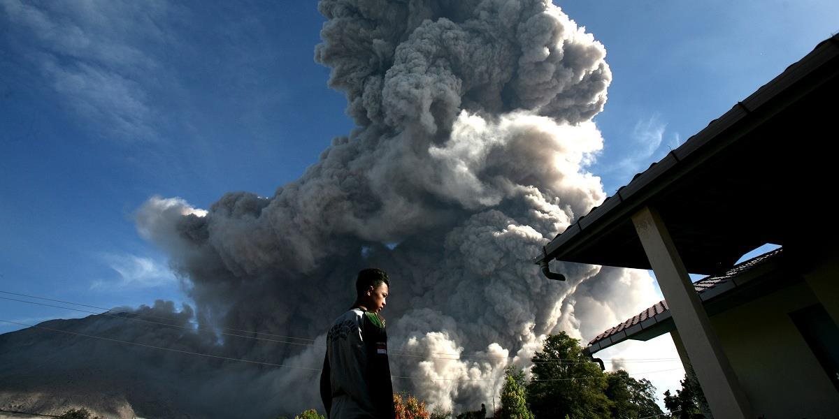 Sopka Sinabung vybuchla a usmrtila troch ľudí