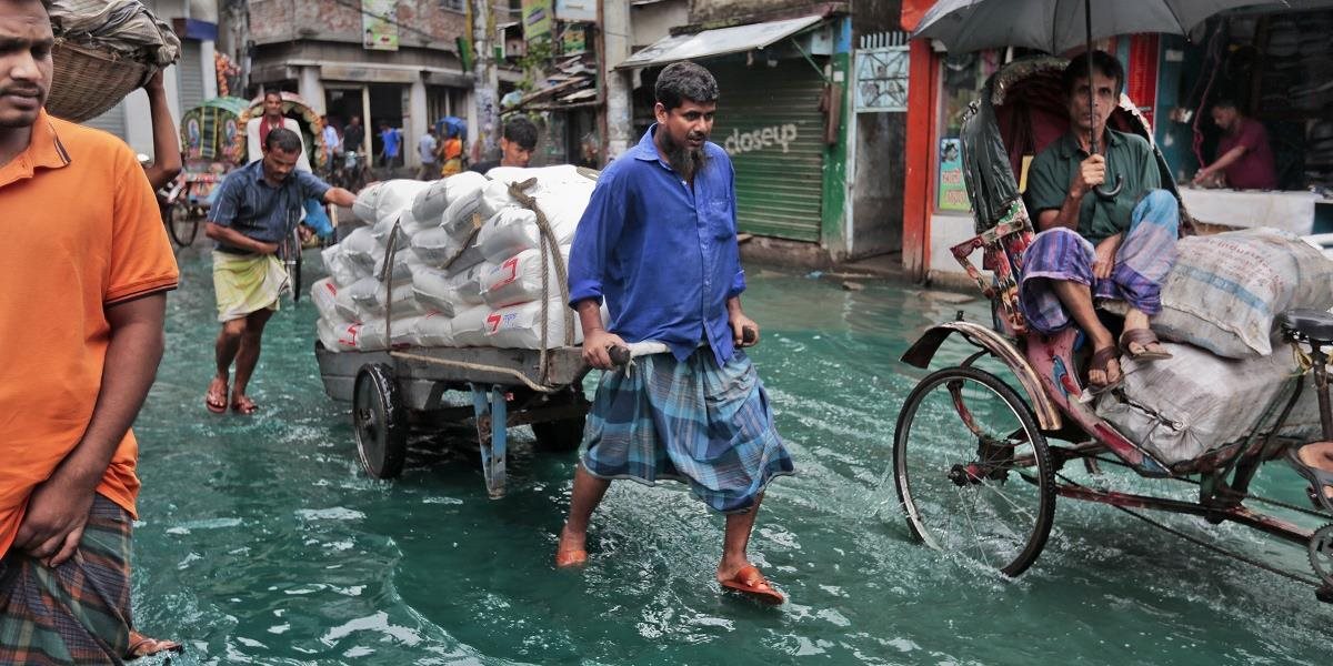 Tropický cyklón Roanu usmrtil na pobreží už najmenej 22 ľudí