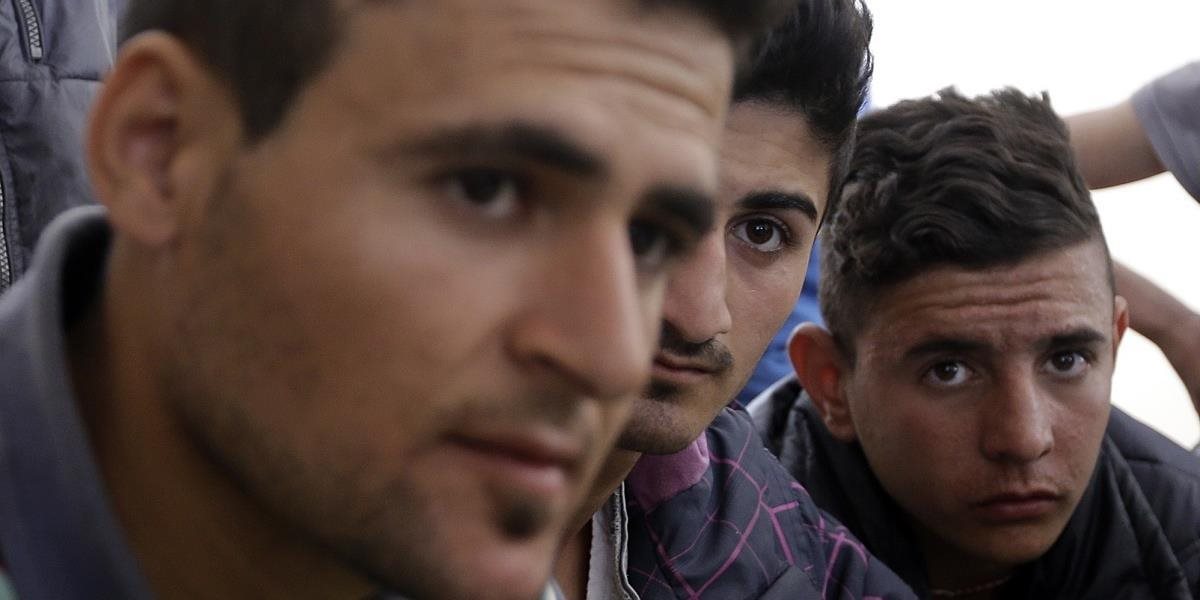 Zrážka medzi skupinami žiadateľov o azyl si vyžiadala päť ranených