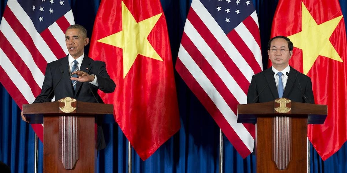 Obama v Hanoji oznámil zrušenie aembarga na predaj zbraní Vietnamu