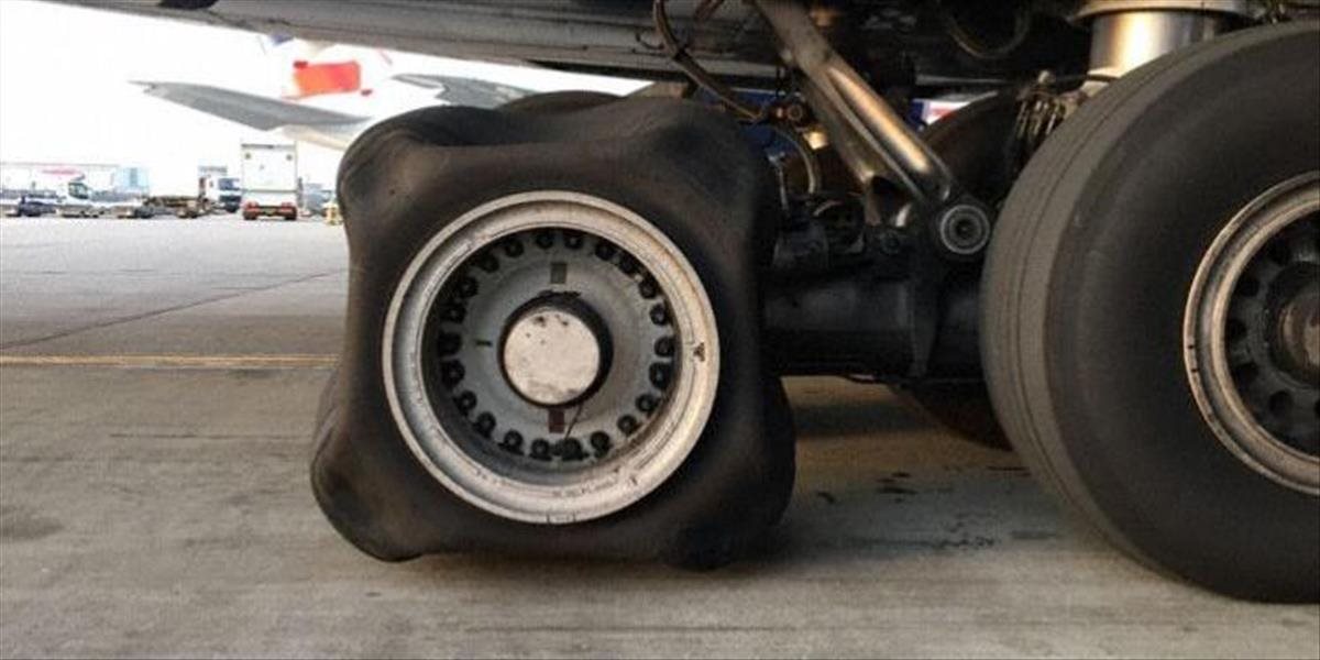 Lietadlo British Airways pristálo so záhadne zdeformovanou pneumatikou