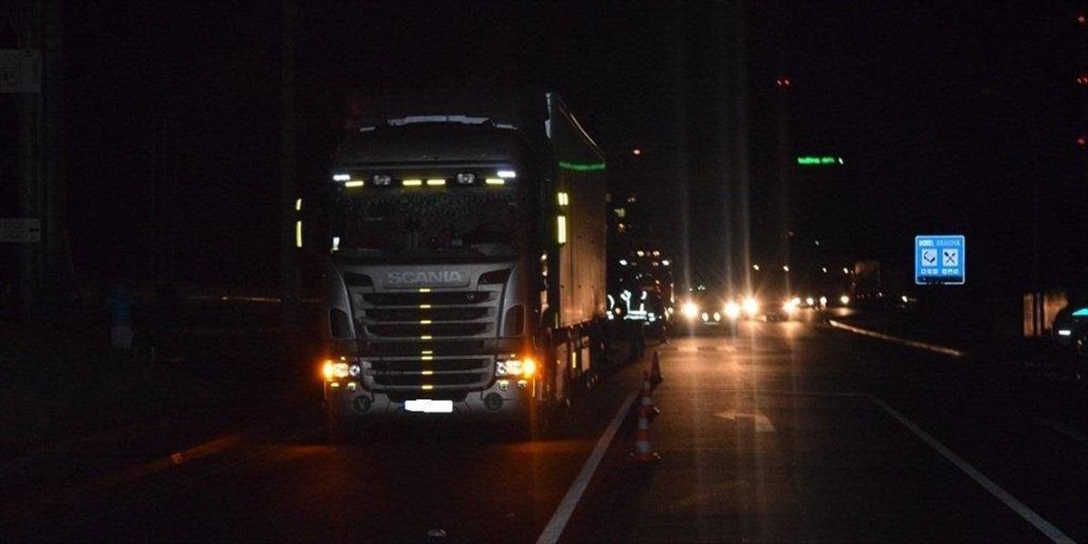 V Británii zadržali občana ČR, ktorý v kamióne prevážal 28 Afričanov