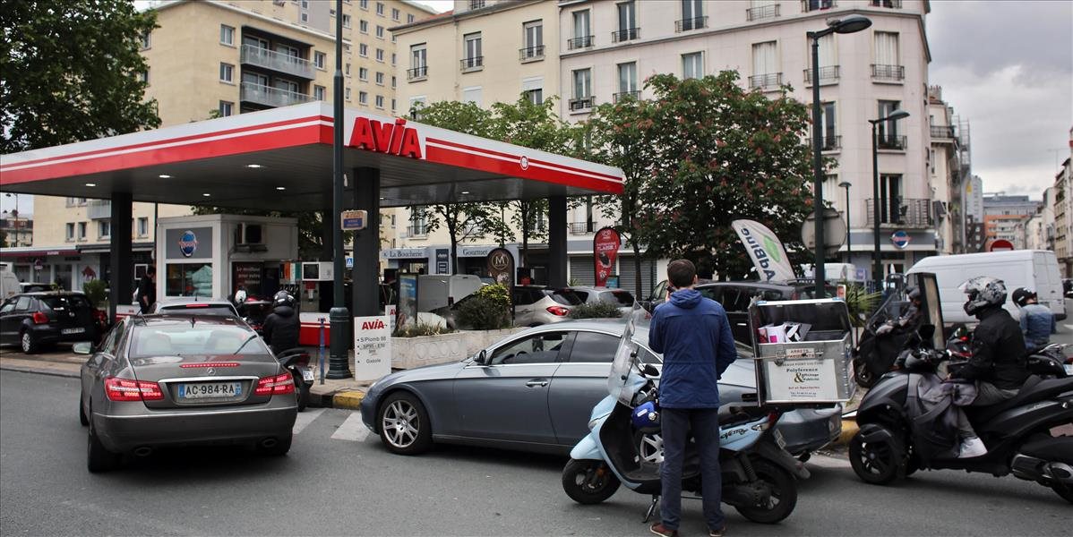 Kríza vo Francúzsku: Benzínky dostávajú pohonné hmoty zo štátnych rezerv