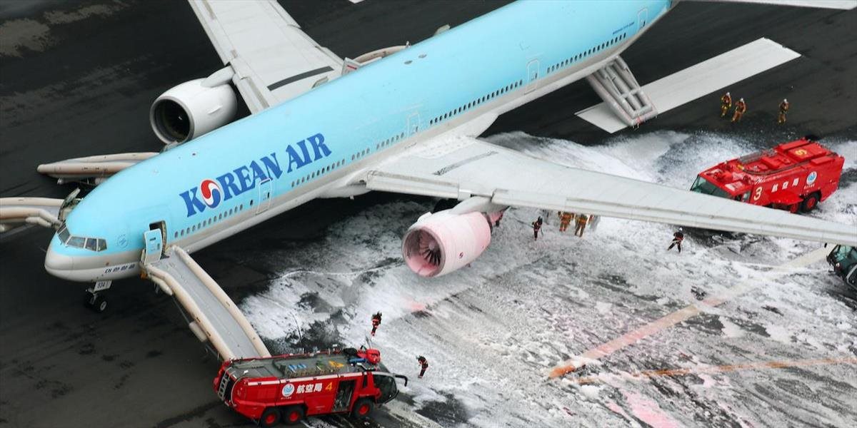 FOTO a VIDEO Lietadlo Korean Air začalo tesne pred odletom horieť: Evakuovali 302 cestujúcich