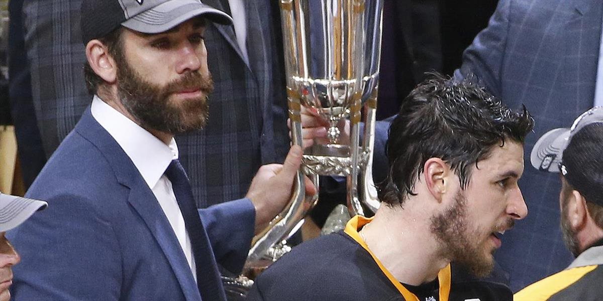 Crosby a povery: Kapitán Pittsburghu sa opäť dotkol trofeje