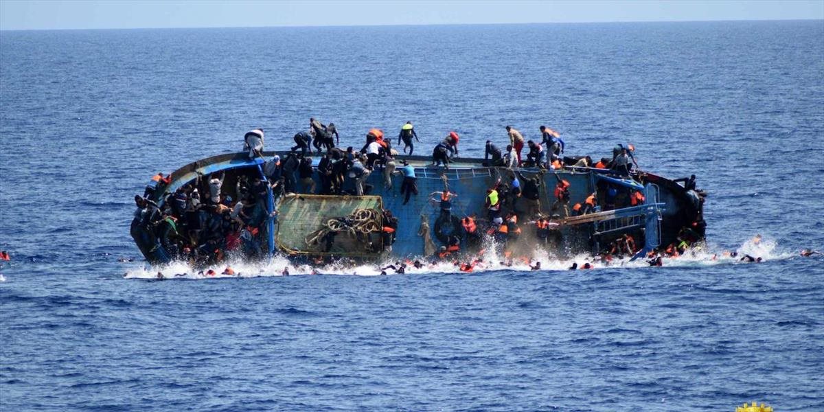 Pri líbyjskom pobreží zahynulo 45 migrantov, ďalších 135 zachránili