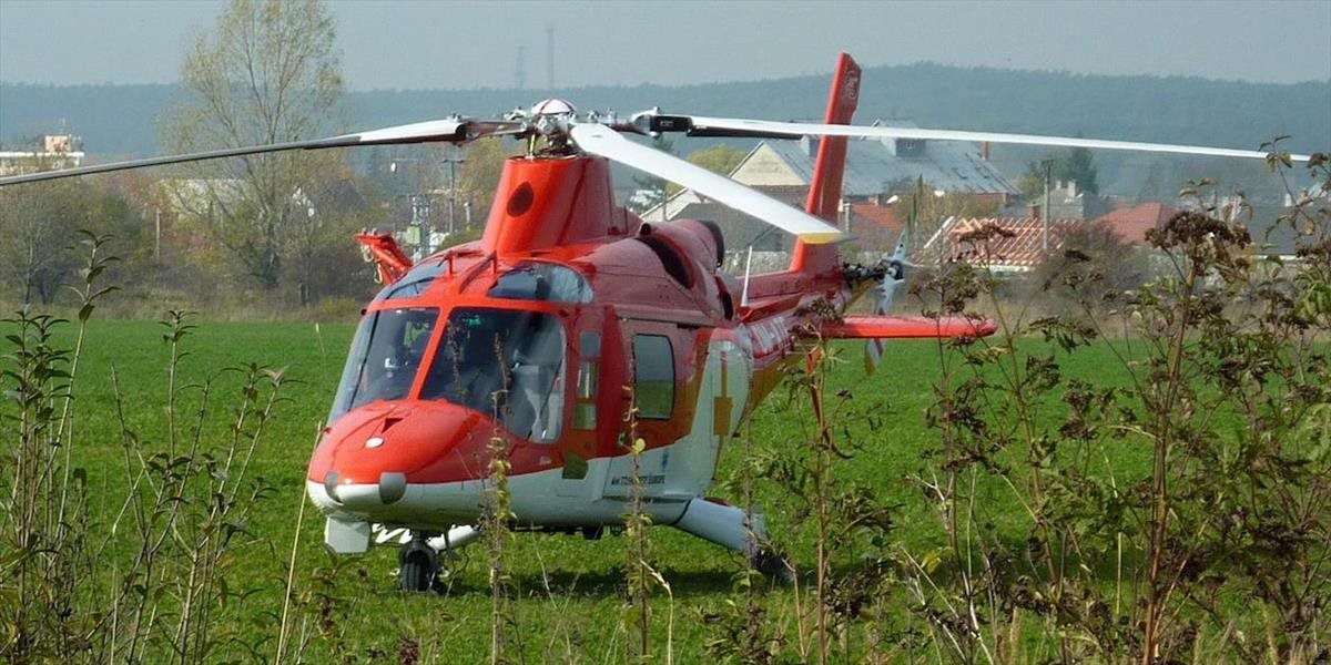 Leteckí záchranári pomáhali žene zranenej nárazom dobytka do chrbta