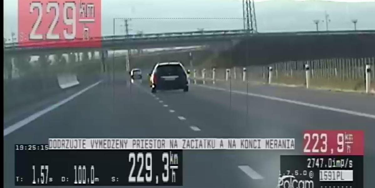 VIDEO Cestný pirát na Peugeote uháňal rýchlosťou takmer 230 km/h, dostal mastnú pokutu