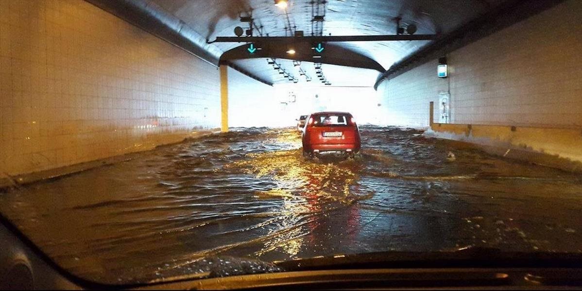 VIDEO Dážď zaplavil v Prahe cestné tunely, napršalo až 30 milimetrov
