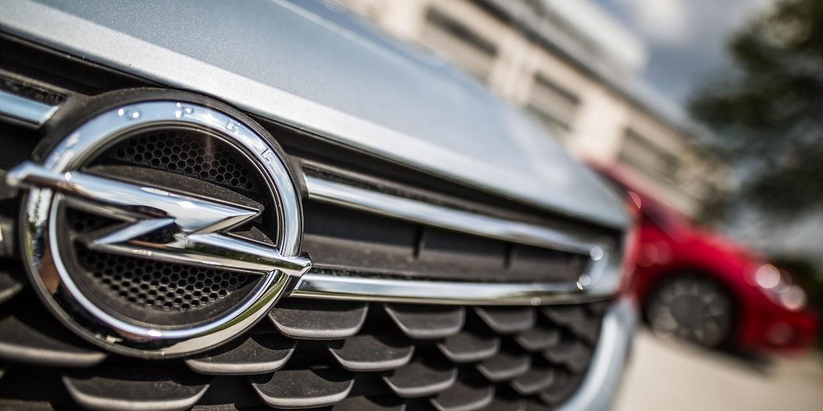 Opel ostro odmietol tvrdenia, že manipuloval s výškou výfukových plynov