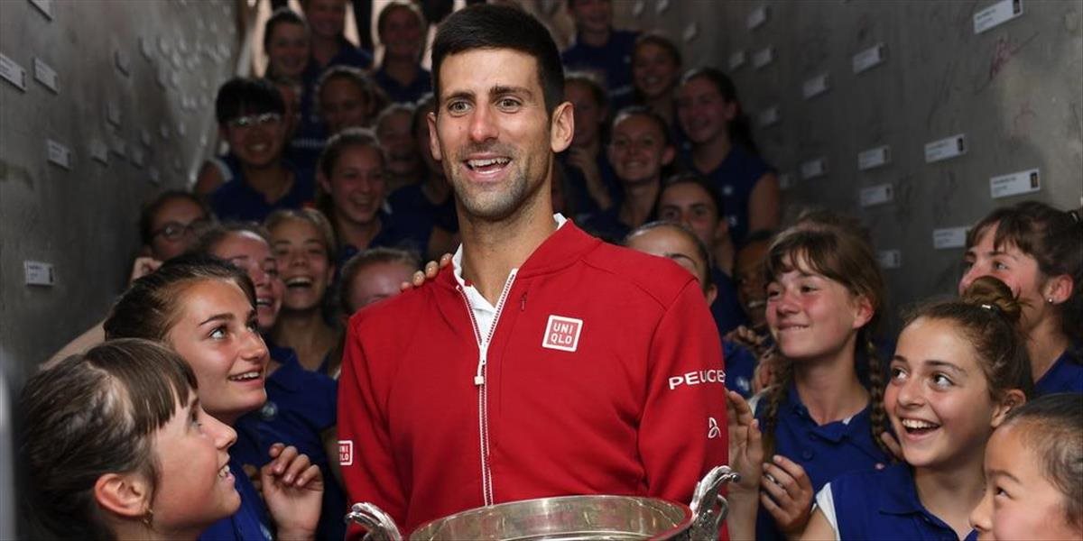 VIDEO Roland Garros: Djokovič si pri oslavách titulu zanôtil piesne od Gipsy Kings