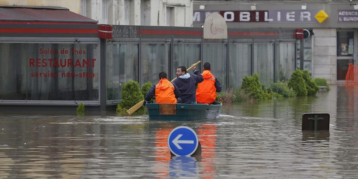 Francúzsko zriadi núdzový fond pre ľudí, ktorí prišli pri záplavách o majetok