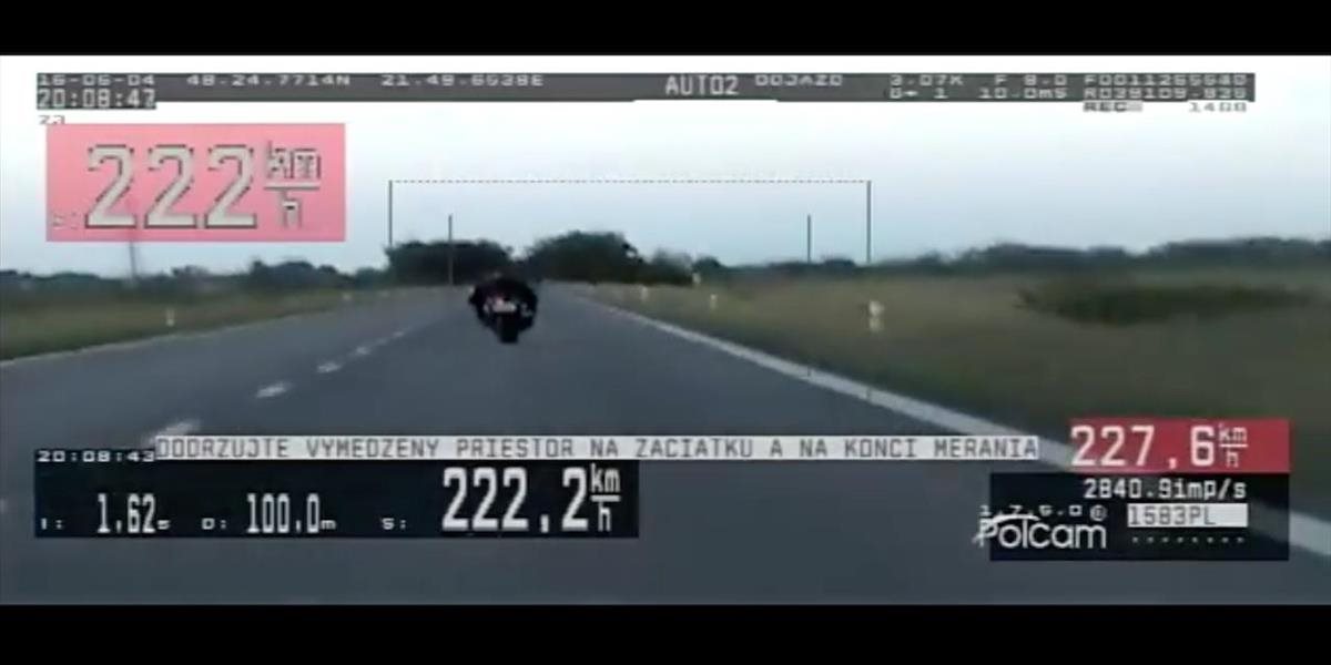 VIDEO Cestný pirát na motorke zaplatil mastnú pokutu