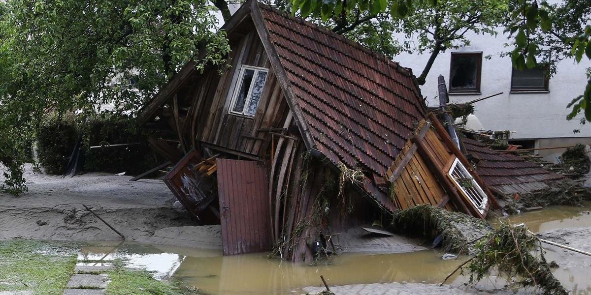 V Nemecku sa po záplavách začali odpratávacie práce, hrozia ďalšie búrky