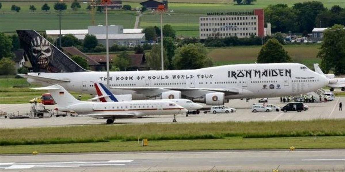 FOTO Obrovské lietadlo skupiny Iron Maiden zahanbilo stroje Merkelovej a Hollanda