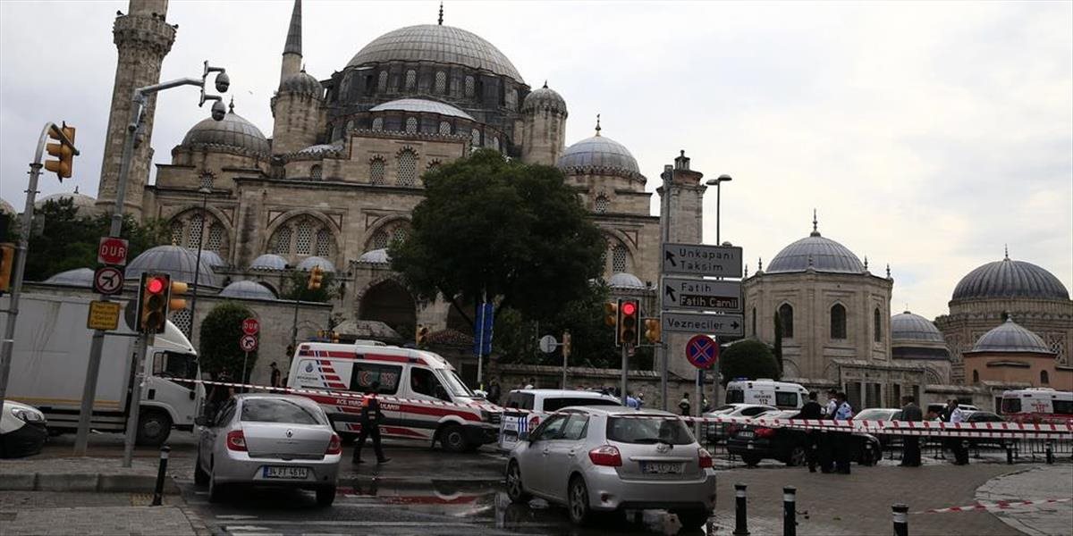 Teroristický útok v Istanbule zabil 11 ľudí: Polícia vypočúva štyroch podozrivých