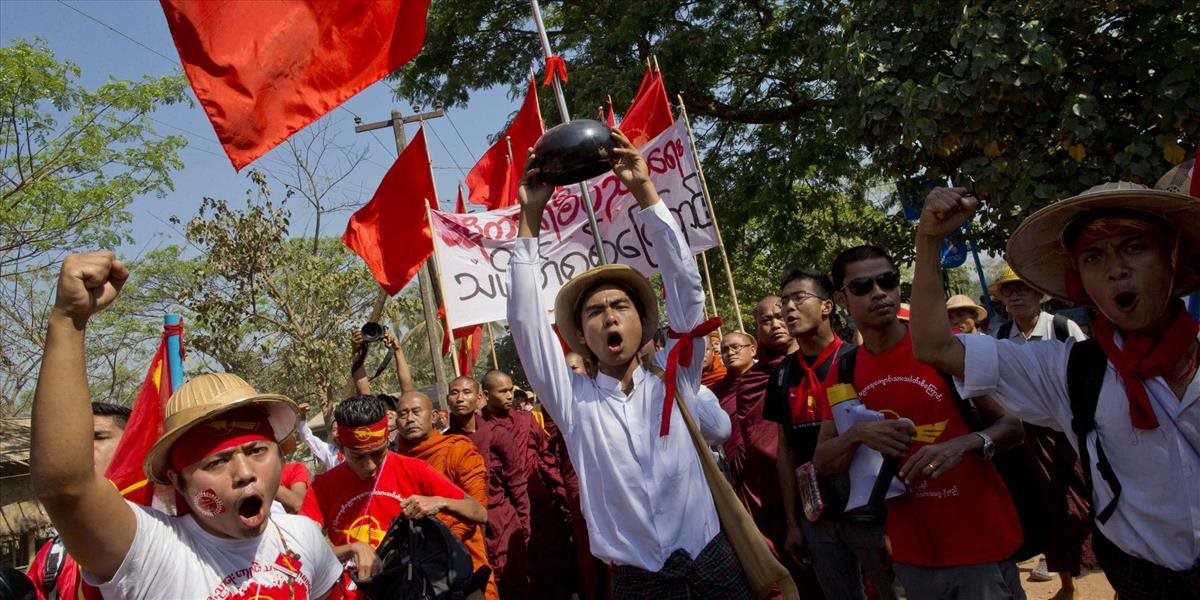 Mjanmarsko: Súd odsúdil novinára BBC do väzenia a na nútené práce