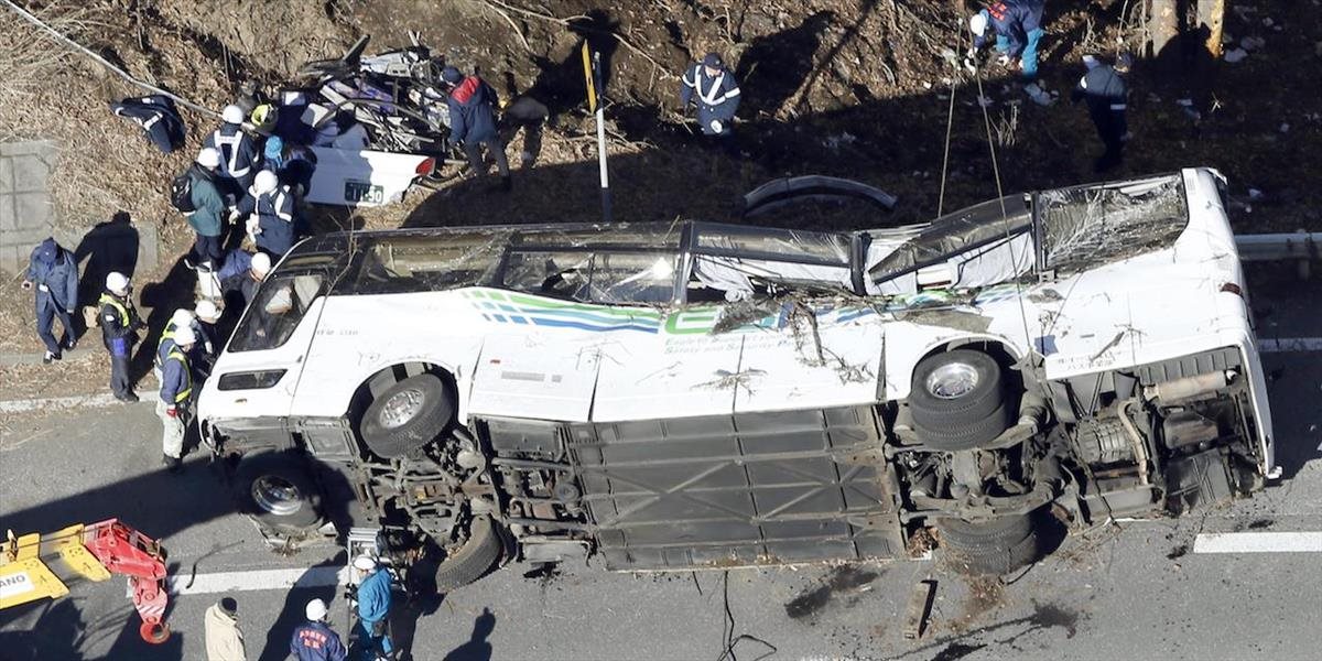 Nehoda autobusu v Saudskej Arábii: Zahynulo 15 ľudí, 60 osôb utrpelo zranenia