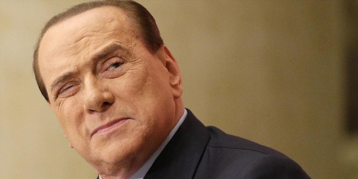 Expremiéra Berlusconiho hospitalizovali so srdcovou arytmiou