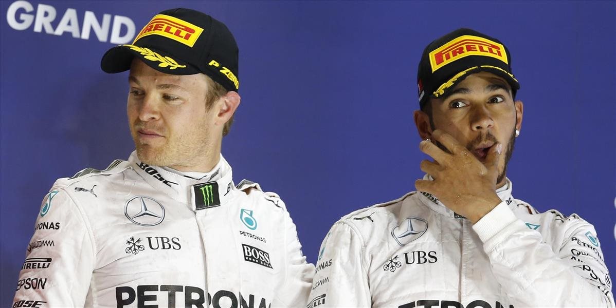 F1: Hamilton a Rosberg zvolili v Baku rozdielne stratégie