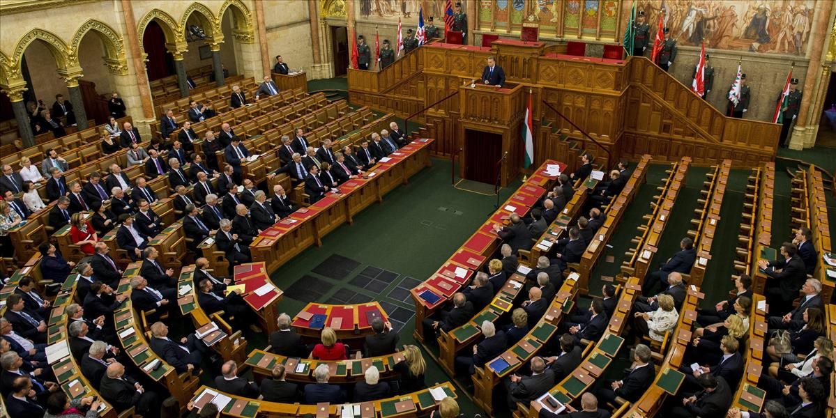 Maďarský parlament schválil novelu ústavy v záujme boja proti terorizmu