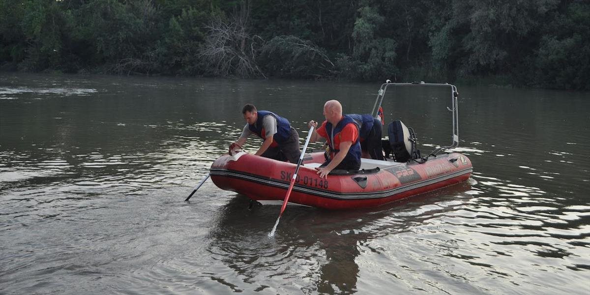 Našli muža, ktorý sa prevrátil na kanoe