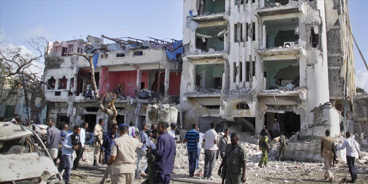 Masaker v Somálsku: Pri útoku aš-Šabábu na základňu Africkej únie údajne zahynulo až 300 ľudí