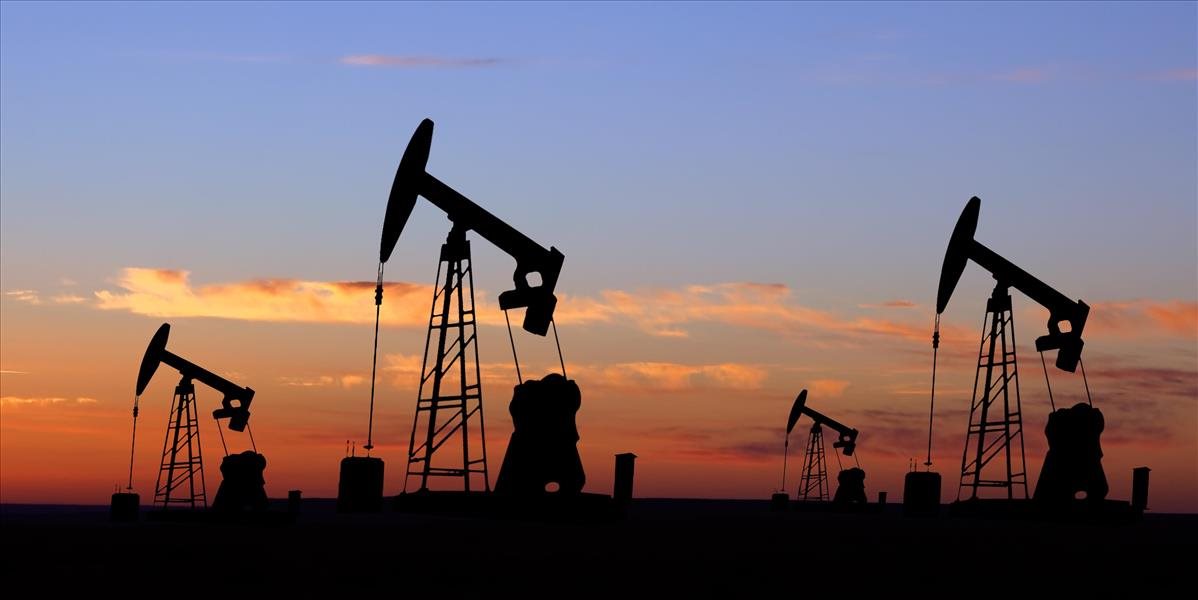 Rast kurzu dolára znížil ceny ropy, cena WTI klesla pod 50 USD/barel