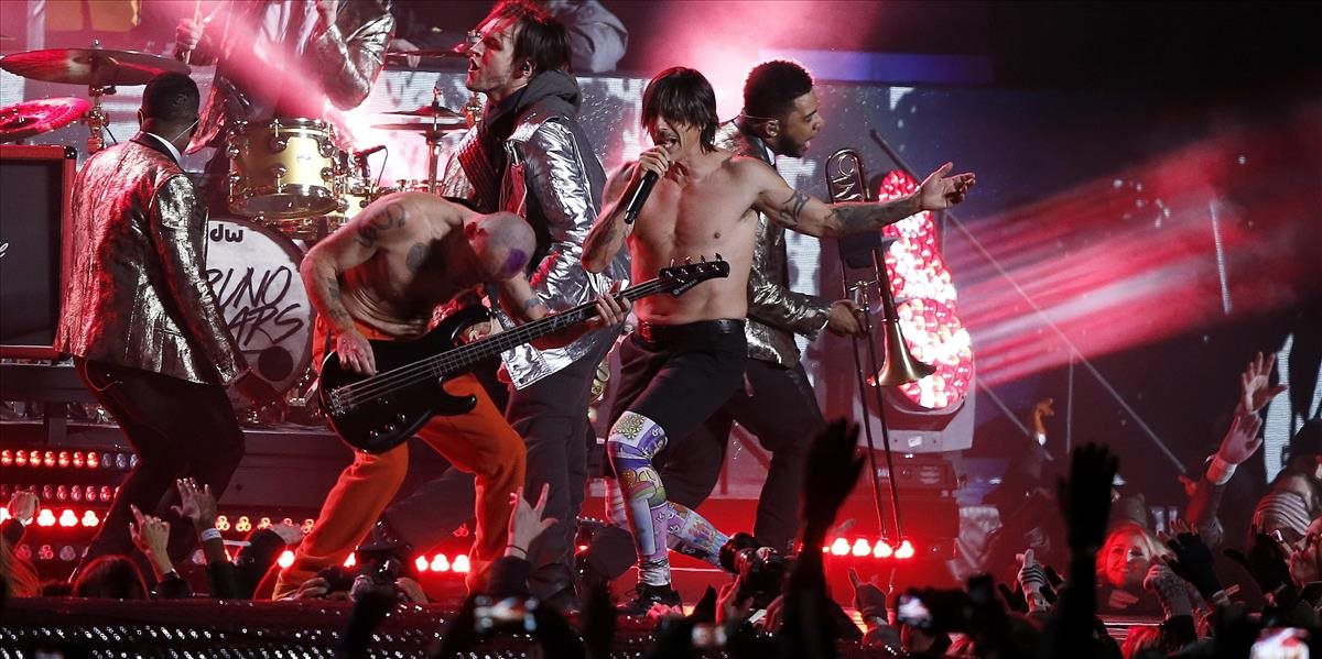 Red Hot Chili Peppers zverejnili skladbu We Turn Red