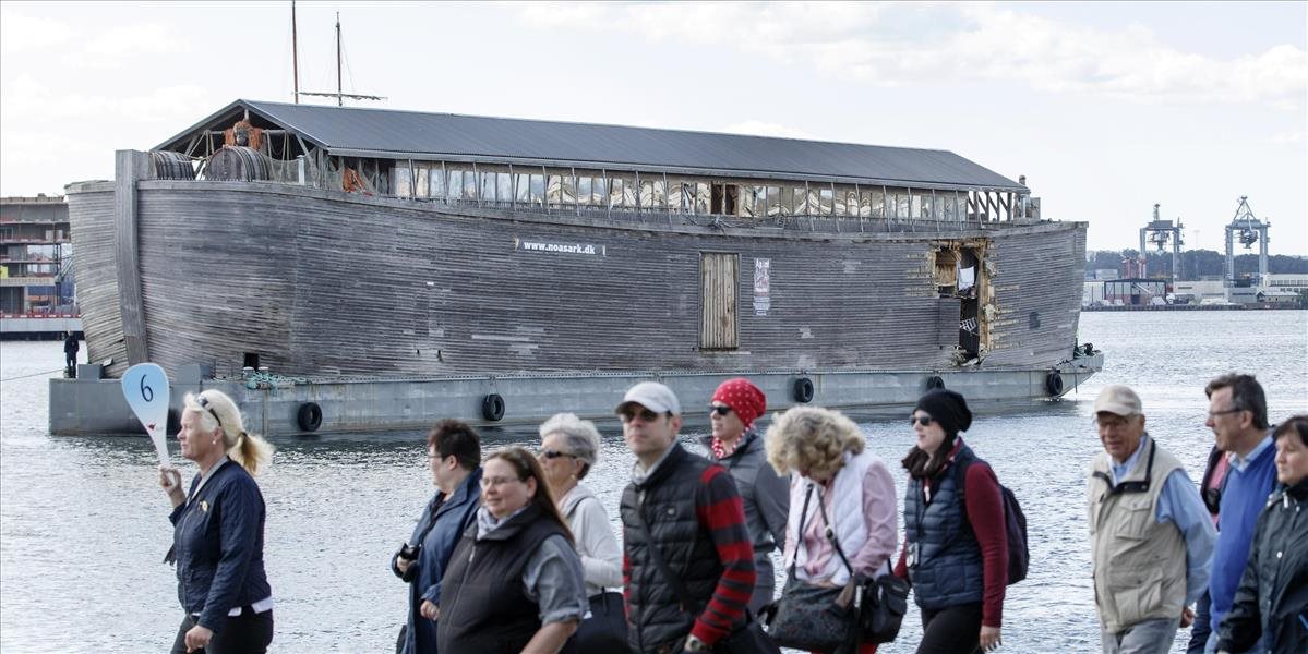 FOTO Kuriózna nehoda v Nórsku: Do lode pobrežnej stráže narazila Noemova archa