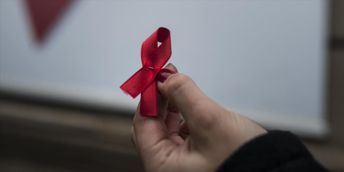 Červená stužka ako symbol povedomia o AIDS je v USA exponátom múzea dizajnu